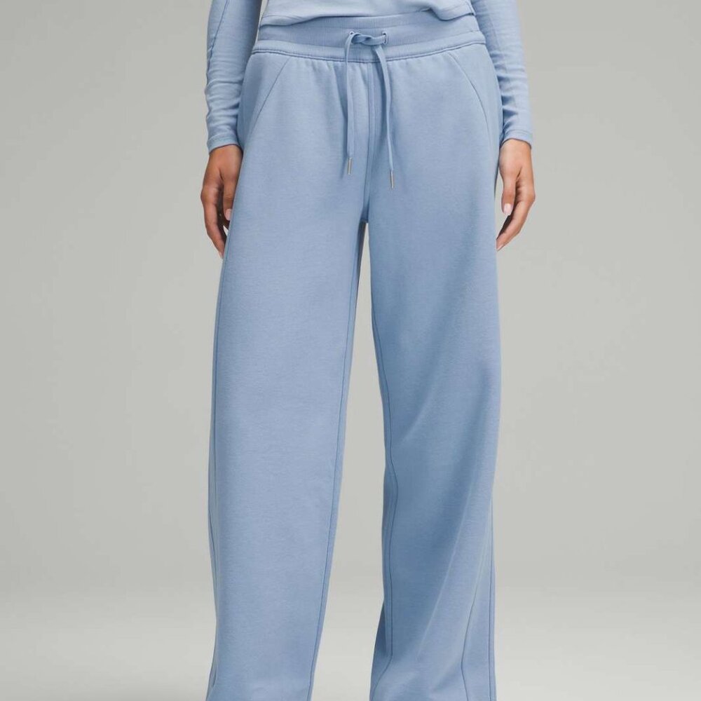SOLD Lululemon Athletica Scuba Sweatpants Blue Willow in Size Medium M